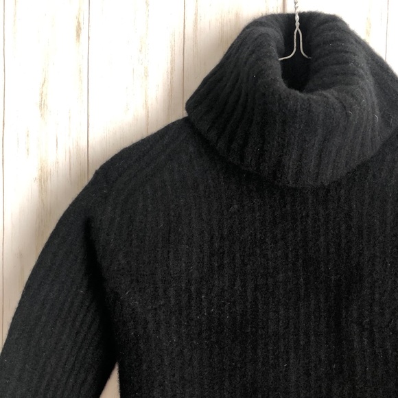 everlane Black The Italian Wool Turtleneck Sweater - Picture 3 of 7